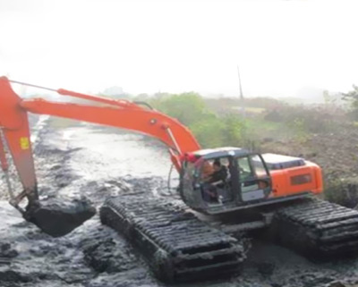水、陸兩棲挖掘機(jī)